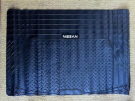 nissan blanco maletero